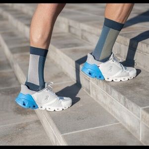 cloudflyer white blue